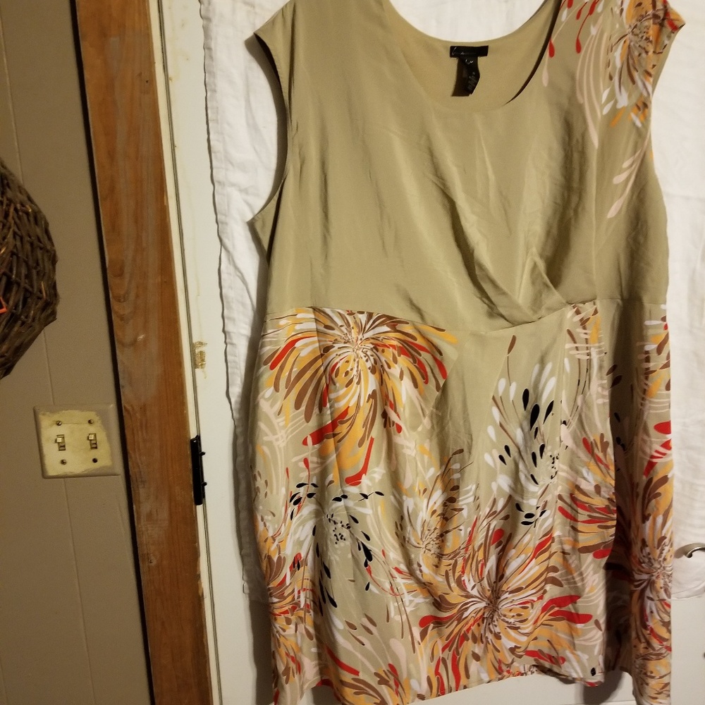 Size 28 30" pit to pit 30" long